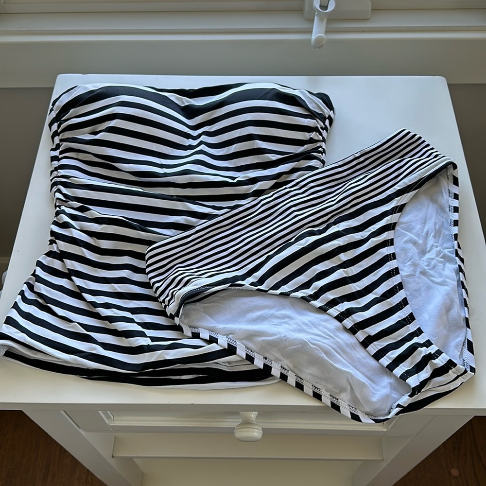 Tommy Bahama Tankini set black and white stripe
